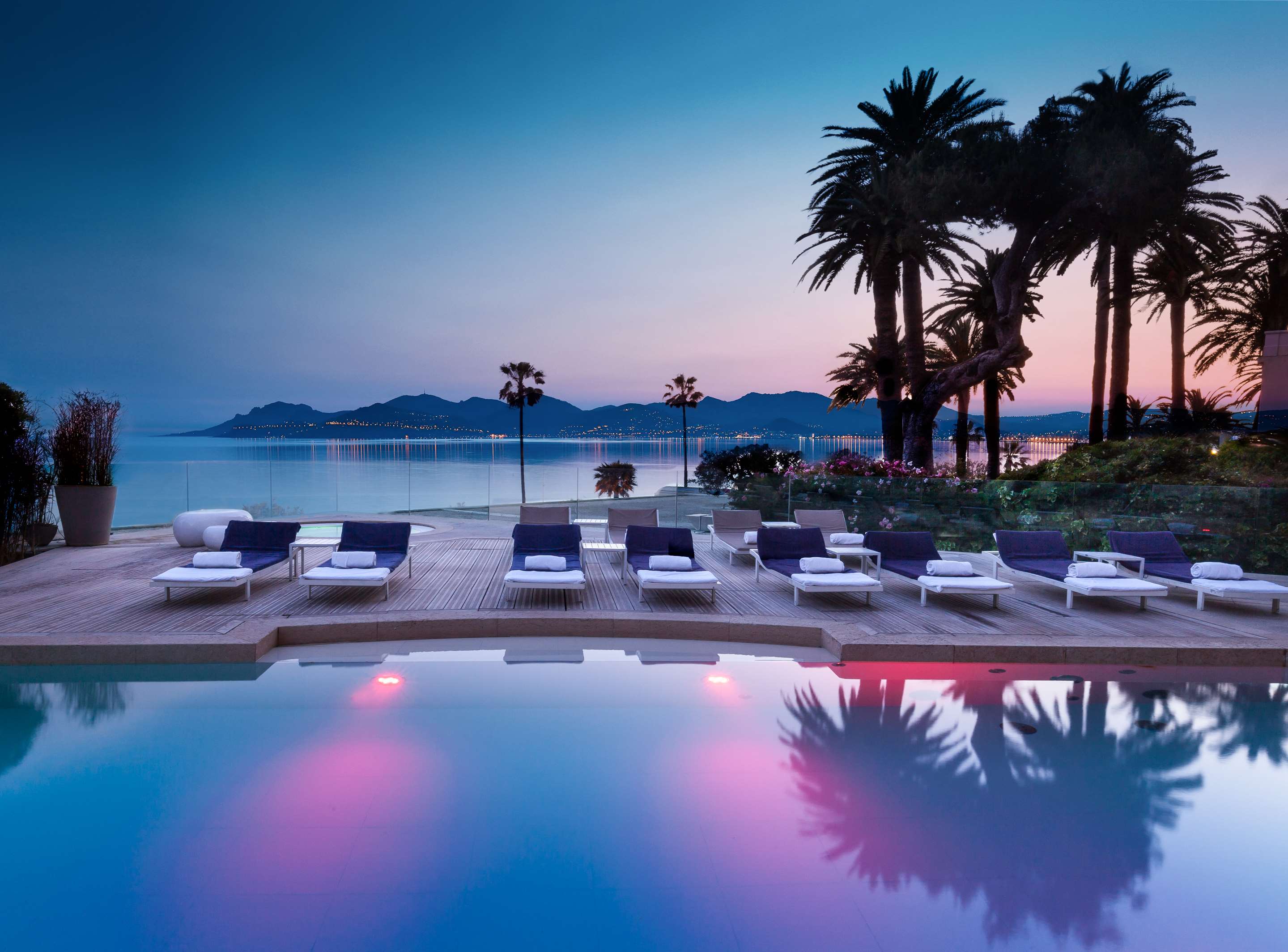 Hotels In Cannes Le Suquet Radisson Blu 1835 Thalasso Cannes