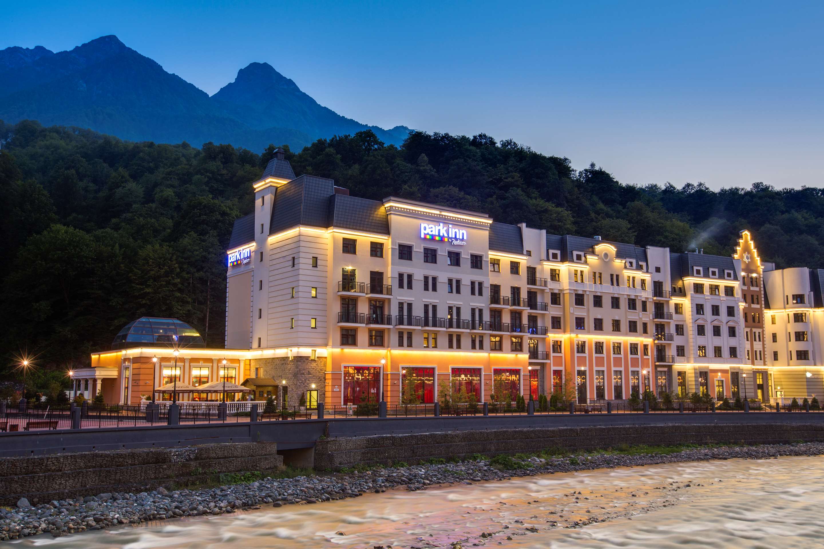 Отели на горнолыжном курорте «Роза Хутор» | Park Inn‎ Rosa Khutor