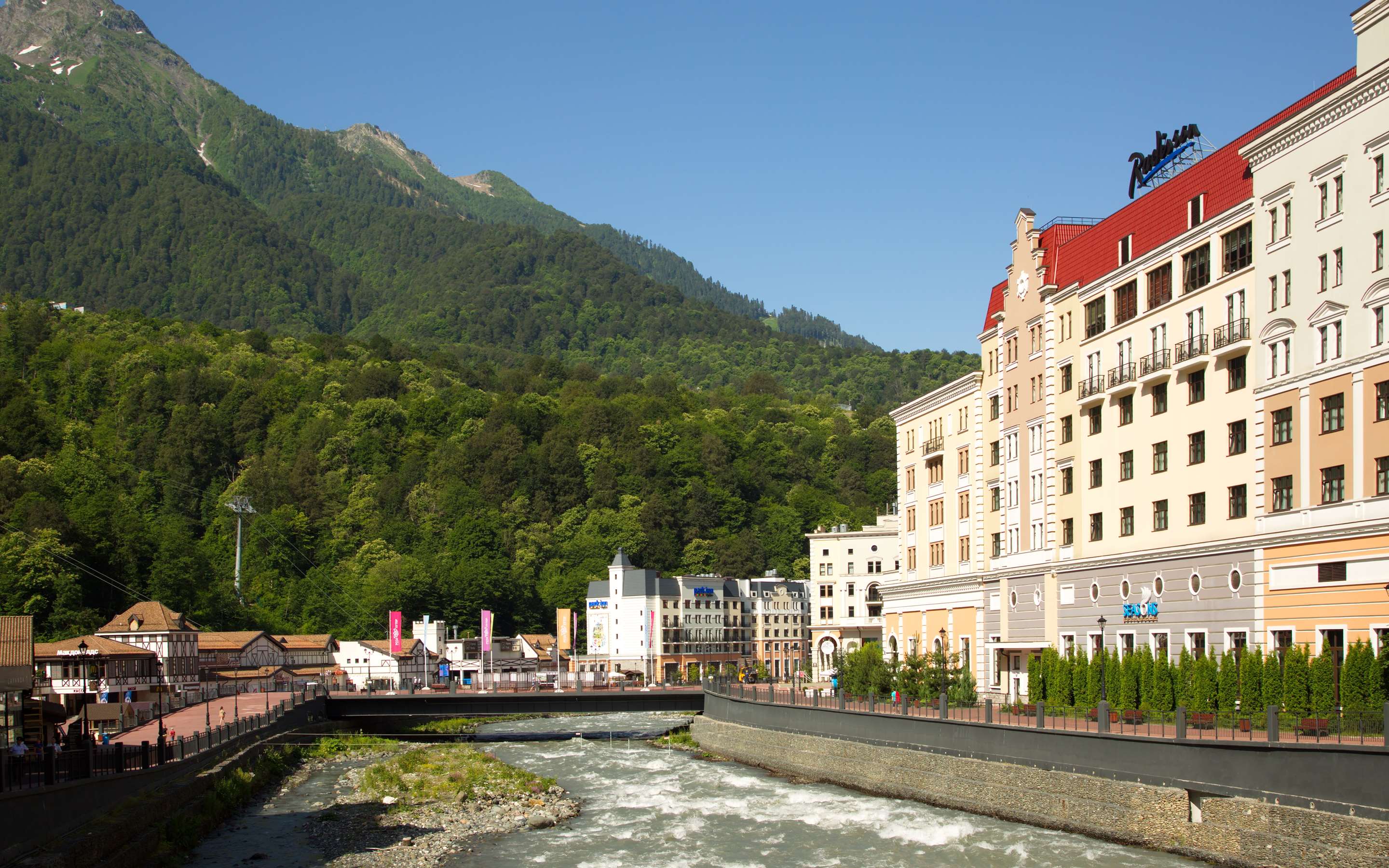 Отель на горнолыжном курорте «Роза Хутор» | Radisson Hotel, Rosa Khutor